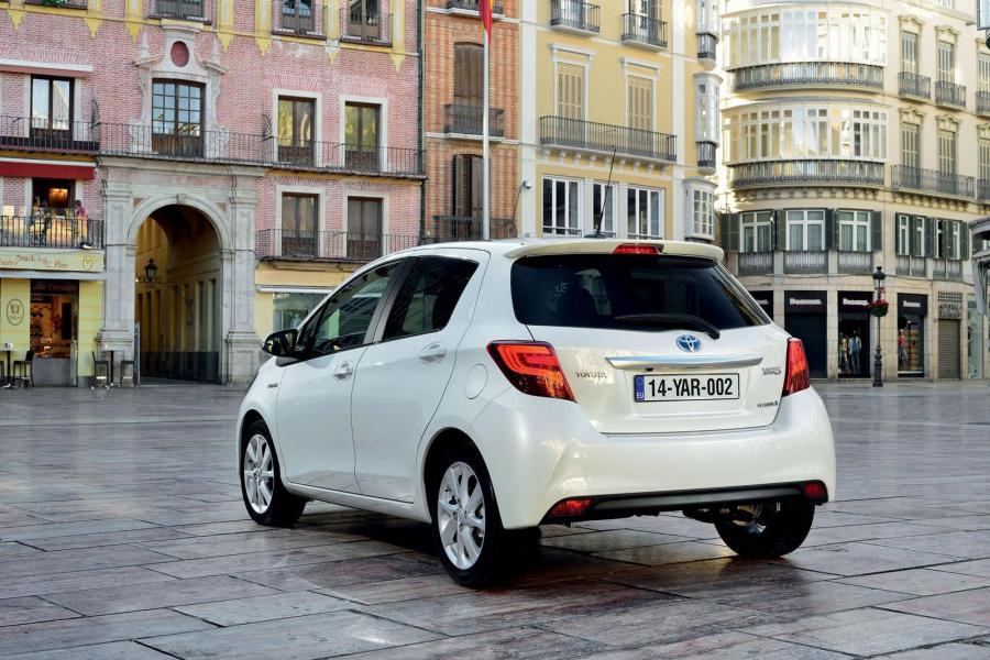  Toyota Yaris Hybrid 2014 года  (фото 21 из 29)